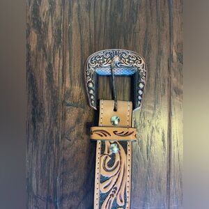 NWOT Women’s Floral Tooled Leather Belt, Size Small (32”)